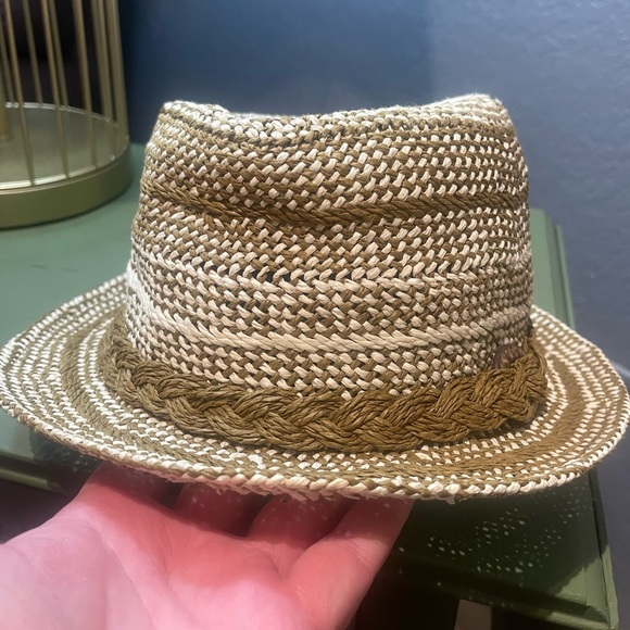 World MARKET hat, made entirely from paper resources, in great condition - Picture 1 of 7